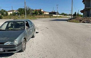 Bolvadin’de otomobil ile motosiklet çarpıştı,...