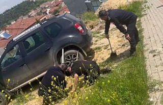 Bozüyük Belediyesi itfaiyesinden başarılı yılan...