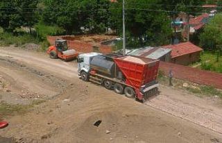 Bozüyük’te yol düzenleme çalışmaları devam...