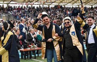 BŞEÜ’de 2 bin 713 öğrenci mezun oldu