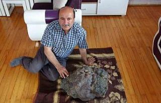 Bulduğu taş milyoner yapmasa da milyoner olarak...