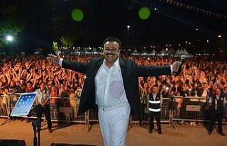 Bülent Serttaş bayramda Didim’de sevenleriyle...