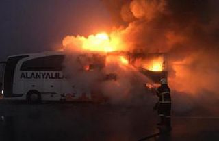 Burdur’da seyir halindeki yolcu otobüsü tamamen...