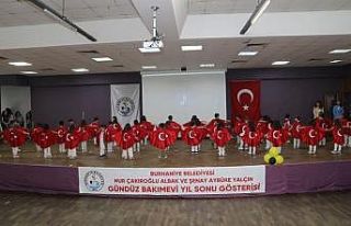 Burhaniye’de minik öğrencilerin mezuniyet coşkusu