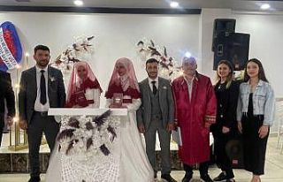 Bursa’da 2 erkek ve 2 kız kardeş aynı masada...