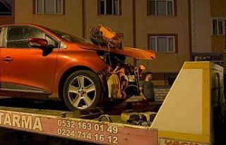 Bursa’da 2 otomobil kafa kafaya çarpıştı: 4...