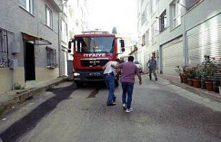 Bursa’da 5 katlı binanın çatı katı alev alev...