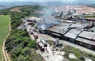 Bursa’da boya fabrikasında yangın: 2 yaralı