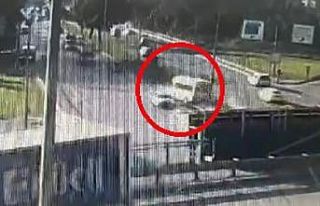 Bursa’da işçi servisi ile otomobilin çarpıştığı...