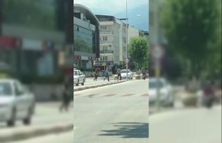 Bursa’da sahibinden kaçan koyun trafiği birbirine...