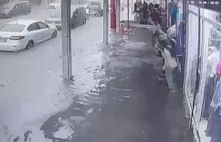 Bursa’da şiddetli yağmur hayatı olumsuz etkiledi