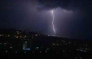 Bursa’da şimşekler etkili oldu