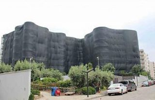 Büyük yangında hasar gören Folkart Narlıdere’de...