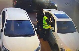 Büyükçekmece’de 3 lüks araçtan gösterge paneli...