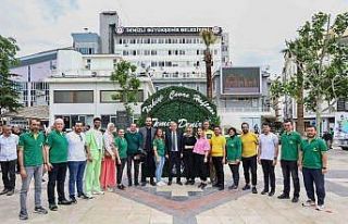 Büyükşehir Denizlililere binlerce fesleğen dağıttı