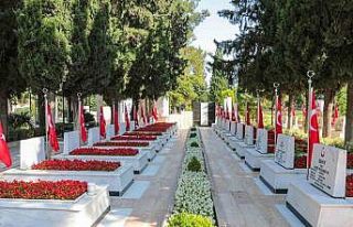 Büyükşehirden mezarlıklarda bayramı mesaisi