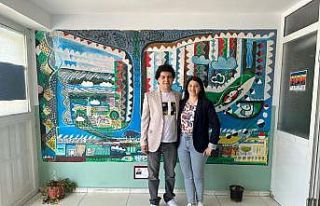 Çalıştığı okulu resim müzesine dönüştürdü