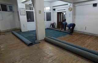 Cami sel suları altında kaldı, evlerde hasar oluştu