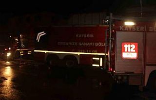 Çelik kapı fabrikasında korkutan yangın