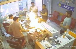 Cep telefonu bomba gibi patladı