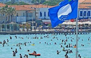 Çeşme 2023 sezonuna 14 mavi bayraklı plajı ile...
