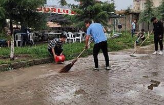 Ceviz büyüklüğünde dolu yağdı, tarım arazileri...