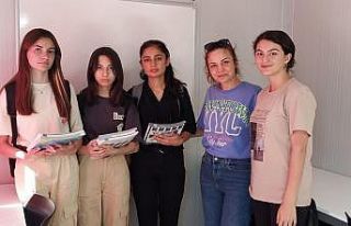 Çınar Akademi eğitmenlerinden afetzede gençlere...