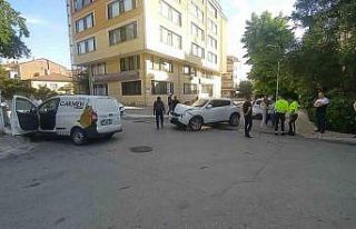 Cip ile hafif ticari araç çarpıştı: 1 yaralı