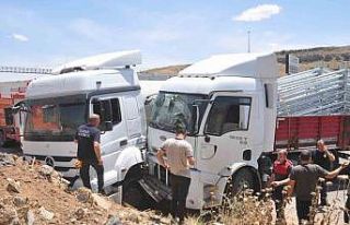 Cizre’de tırlar çarpıştı: 2 yaralı