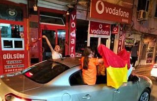 Cizre’deki Galatasaray taraftarları caddeleri panayır...