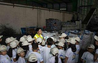 Çocuklar, geri dönüşüm ve atıkların ayrıştırılmasını...