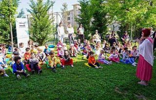 Çocuklar şair Elem Erk ile buluştu
