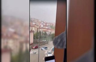 Çöp konteyneri akarsuya dönen yolda metrelerce...