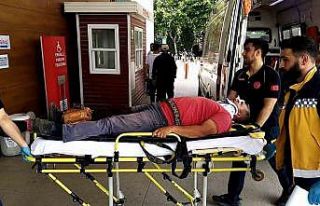 Damperi üst geçide çarpan kamyon şarampole uçtu:...