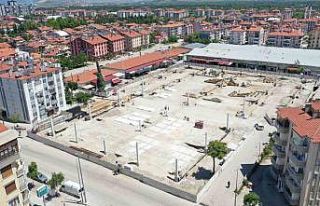 Davraz Çarşamba Kapalı Pazaryerinin çelik kolon...