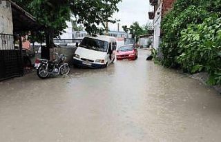 Denizli sel hayatı felç etti