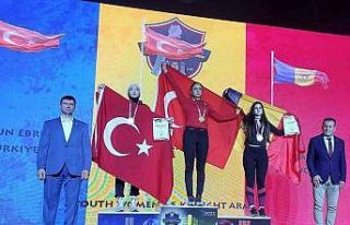 Denizlili Sümeyra, Avrupa’nın bileğini büktü