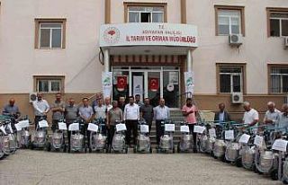Depremde ahırları yıkılan süt üreticilerine...