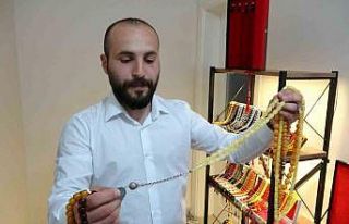 Depremde ilk işi milyonluk tesbihlerini kurtarmak...