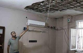 Depremden hasarsız çıkan evin tavanı çöktü