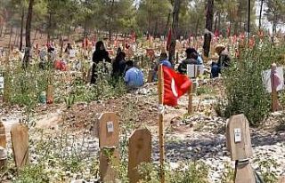 Depremin merkezi Kahramanmaraş’ta mezarlıkta buruk...