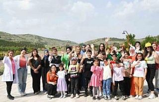 Depremzede çocuklar ekolojik köyü ziyaret etti