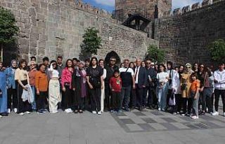 Depremzede öğrenciler Kayseri’yi gezdi