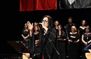 Depremzedeler için söylediler