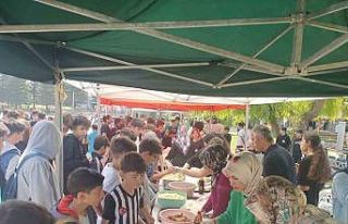 Depremzedelere yardım toplanması amacıyla panayır...