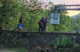 Dere yükseldi, tarlada mahsur kaldılar