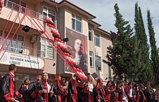 Devrek Anadolu lisesinden mezuniyet töreni