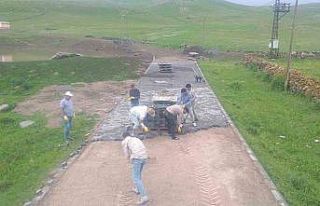 Digor’da köylere kilit parke taş yol yapılıyor