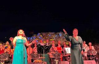 “Dillerdeki Nağmeler” Kaleiçi’nde yankılandı