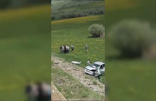 Direksiyon hakimiyeti kaybolan otomobil şarampole...